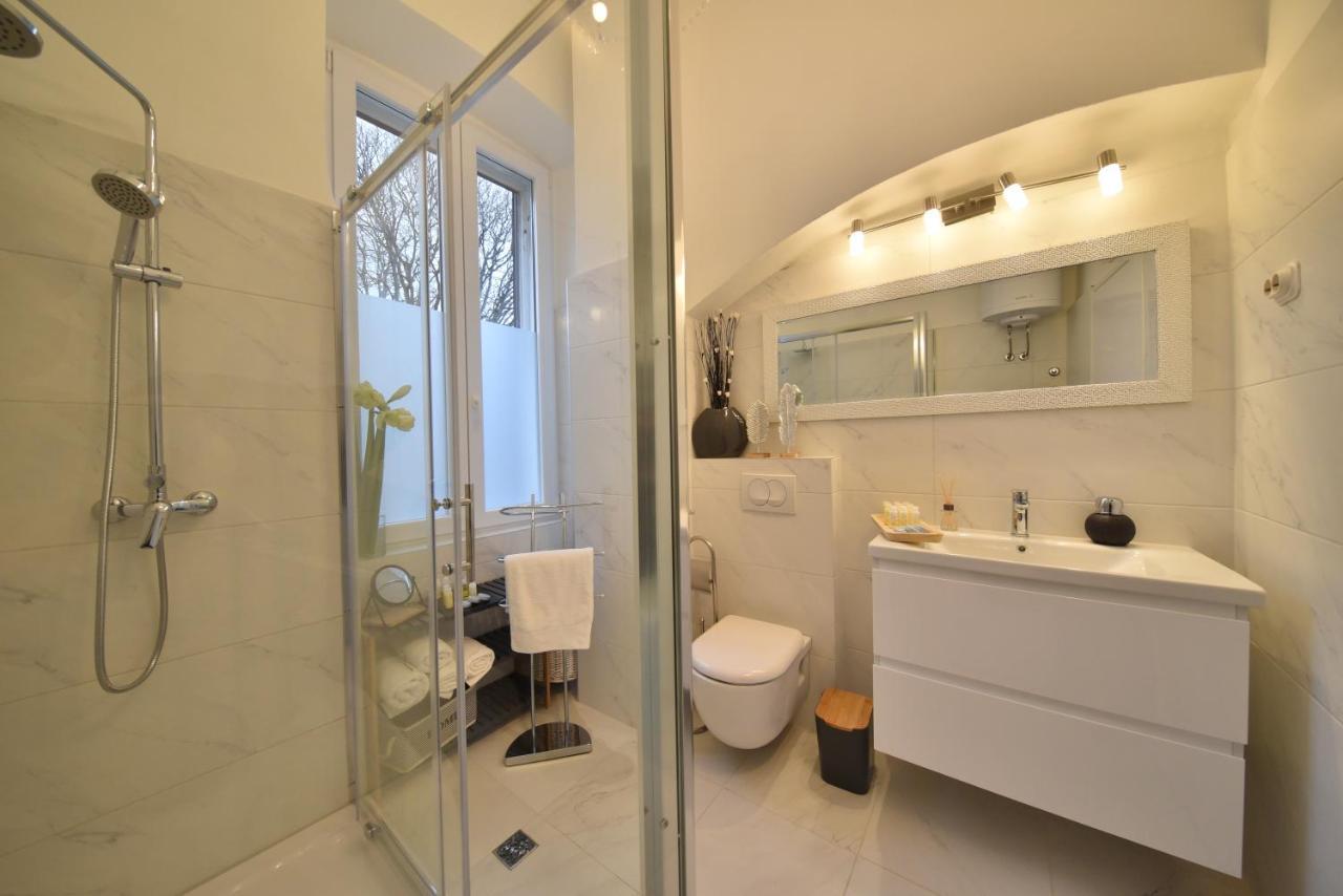 Zadar Center Beach Apartment - Directly On The Sea Exterior photo