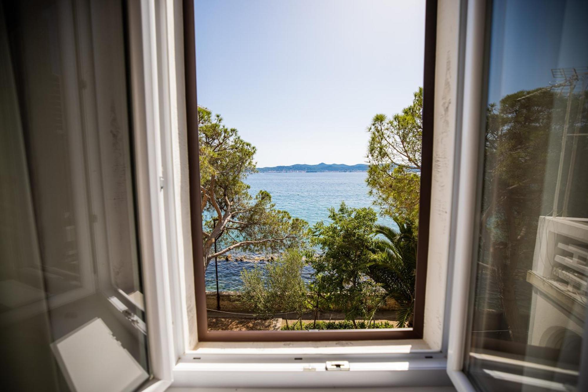 Zadar Center Beach Apartment - Directly On The Sea Exterior photo